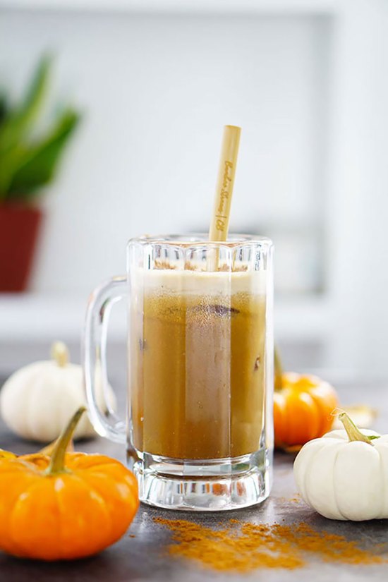 healthy dairy-free pumpkin spice latte recipe (paleo, vegan, and naturally sweetened).