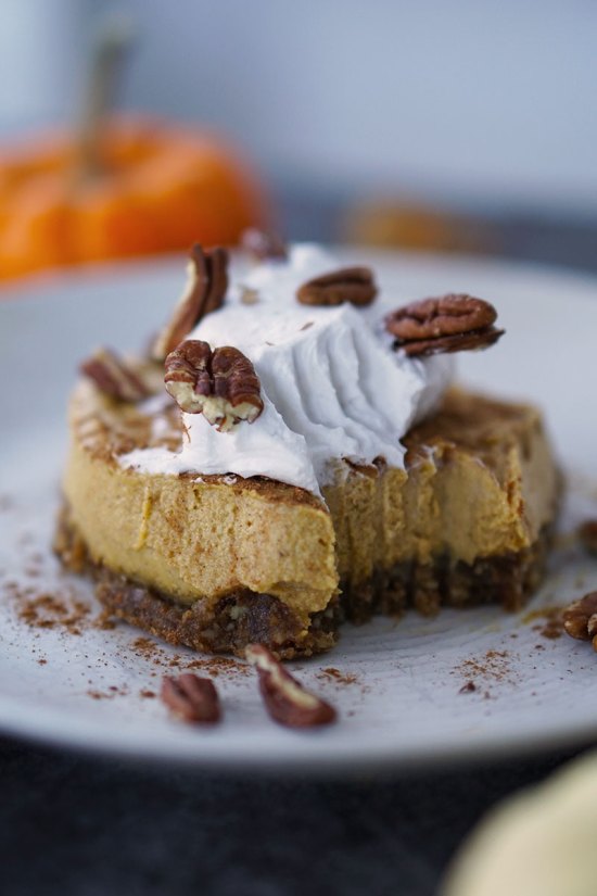 A delicious cashew based pumpkin cheesecake recipe. Wholesome ingredients come together to form a creamy, perfectly spiced treat.